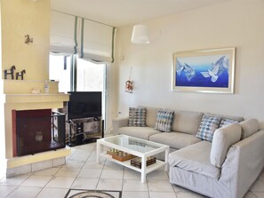 Maison, 4 chambres, balcon, vue sur le jardin | Salle de séjour