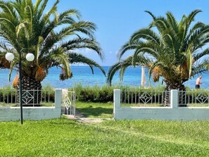House, 4 Bedrooms, Balcony, Garden View | Garden - Stunning Beachfront Villa for Rent (Sithonia)