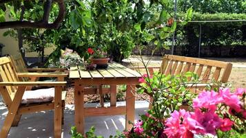 Apartment, 3 Bedrooms, Accessible, Smoking | Property grounds