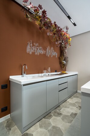 Cottage Premium | Cuisine privée | Mini réfrigérateur, plaque de cuisson, bouilloire électrique