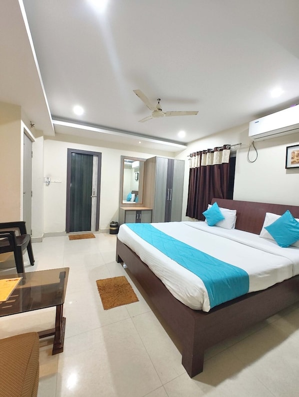 Deluxe Double Room, Multiple Bedrooms, City View | 1 bedroom, free WiFi, bed sheets