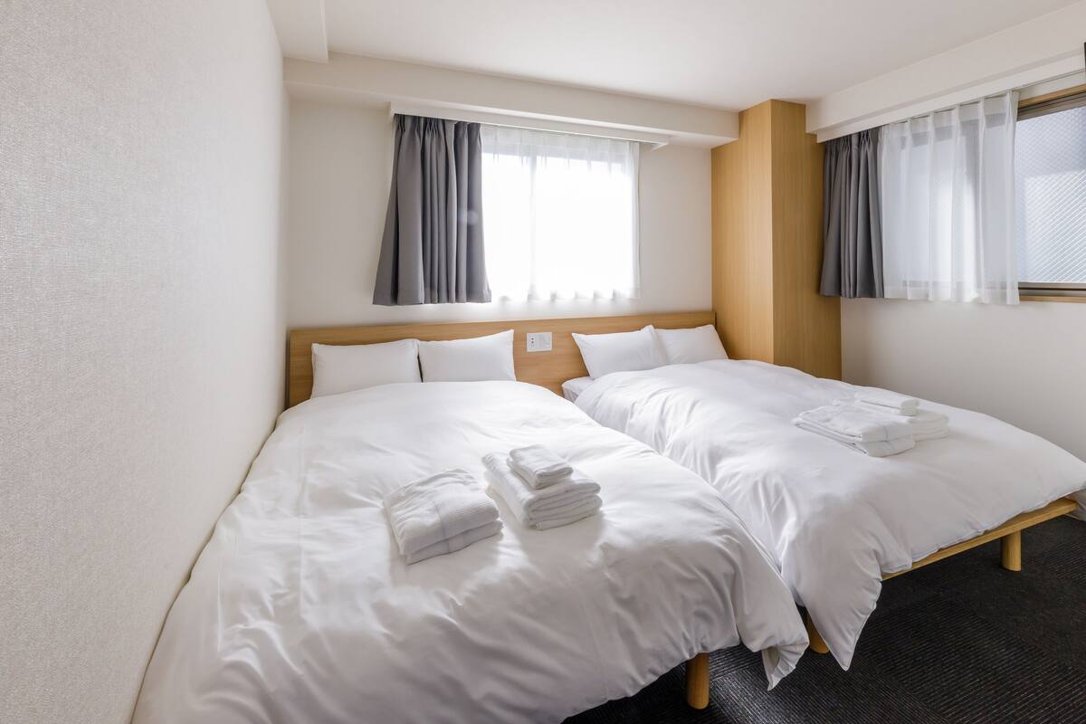 Economy Twin Room | In-room safe, soundproofing, iron/ironing board (on request)