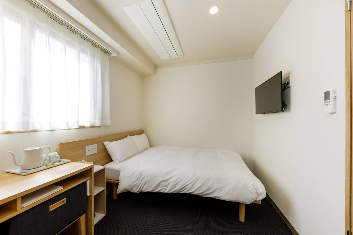 Economy Single Room | In-room safe, soundproofing, iron/ironing board (on request)