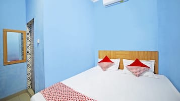 Double Room | Desk, laptop workspace, free WiFi, bed sheets