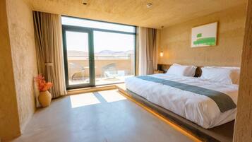 Premium bedding, down duvets, individually decorated, free WiFi