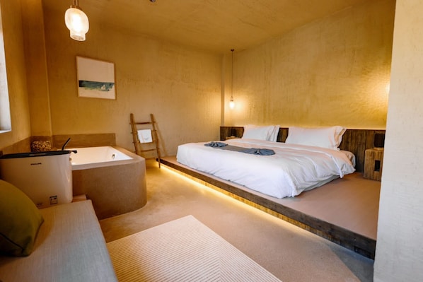 Elite Suite | Premium bedding, down comforters, individually decorated, free WiFi