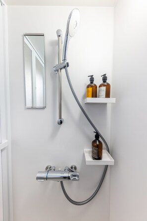 Economy Single Room | Bathroom