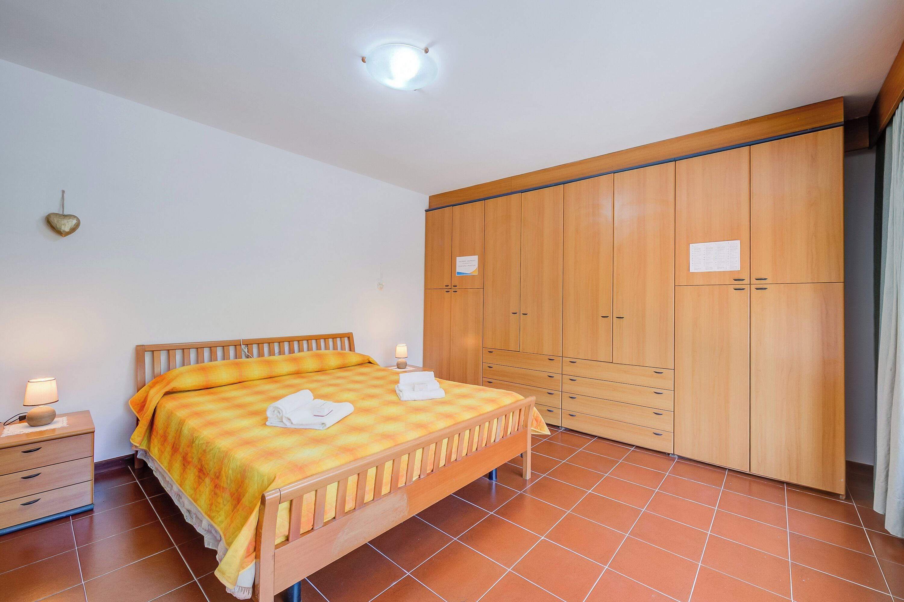 Maison familiale, plusieurs chambres, 2 salles de bains (Villa Breezy Way - Among Greenery) | 2 chambres, accès au Wi-Fi (inclus), literie fournie