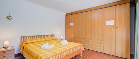 Maison familiale, plusieurs chambres, 2 salles de bains (Villa Breezy Way - Among Greenery) | 2 chambres, accĂšs au Wi-Fi (inclus), literie fournie