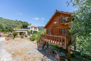 Casa familiar, varias habitaciones, 2 baños, junto a la montaña (Villa Breezy Way - Among Greenery) | Exterior