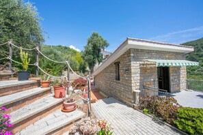 Property grounds - Villa Breezy Way - Among Greenery (San Bartolomeo al Mare)