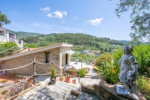 Maison Familiale, plusieurs chambres, 2 salles de bains (Villa Breezy Way - Among Greenery) | Enceinte de l’hébergement