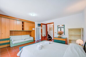 Maison Familiale, plusieurs chambres, 2 salles de bains (Villa Breezy Way - Among Greenery)