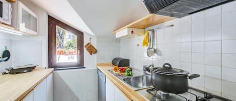 Family House, Multiple Bedrooms, 2 Bathrooms, Mountainside (Villa Breezy Way - Among Greenery) | Private kitchen