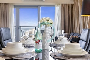 Executive Apartment | Dining room - Zen Sunshine - 2 BR Cozy Apt Ocean View (Darwin)