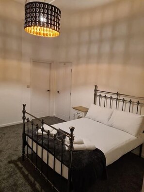 9 habitaciones, tabla de planchar con plancha y wifi gratis 