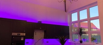 Bodham Halls - green door - 5 bed