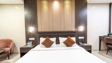 Executive Double Room, 1 King Bed, City View | Egyptian cotton sheets, premium bedding, desk, laptop workspace