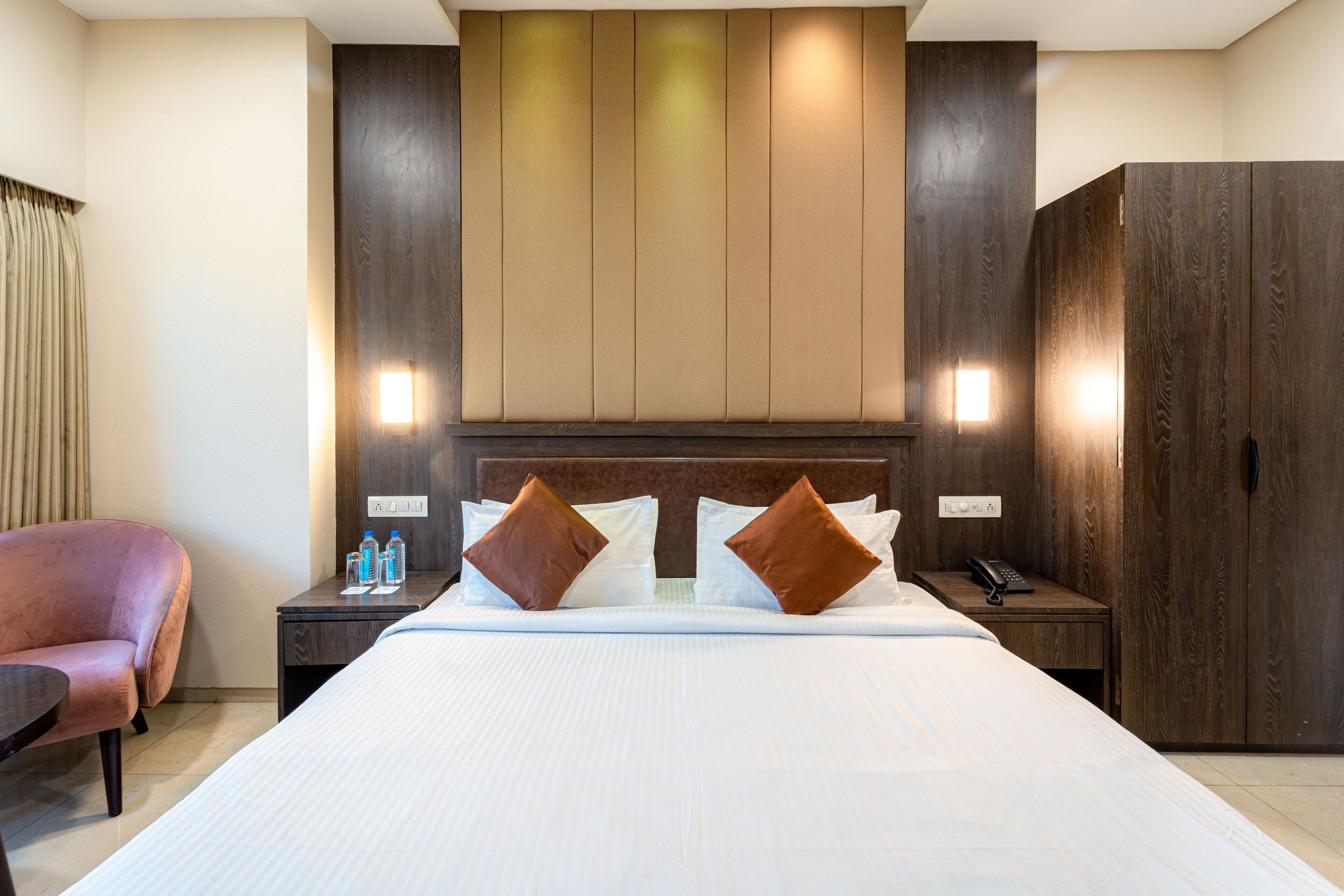 Deluxe Room | Egyptian cotton sheets, premium bedding, desk, laptop workspace