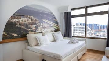 Basic-Apartment, 1 Doppelbett und Schlafsofa, Meerblick | 2 Schlafzimmer, laptopgeeigneter Arbeitsplatz, Bügeleisen/Bügelbrett