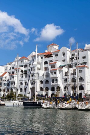 Basic Apartment, 1 Double Bed with Sofa bed, Sea View | Marina - Neptune Suite-hosted by Sweetstay (Gibraltar)