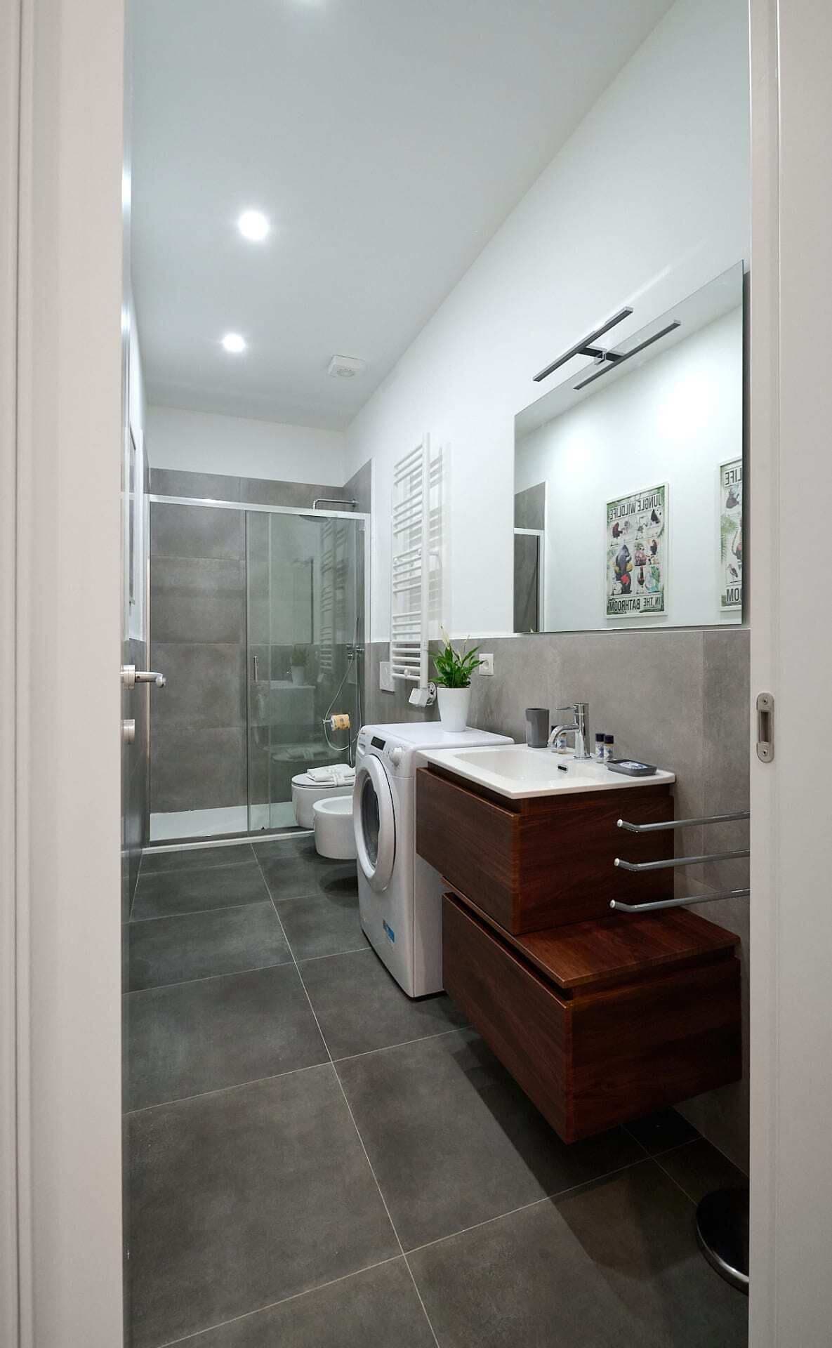 Basic Apartment, Multiple Beds | Bathroom