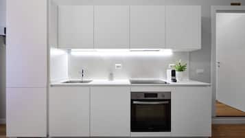 Basic-Apartment, Mehrere Betten | Eigene Küche | Kühlschrank, Mikrowelle, Ofen, Herdplatte