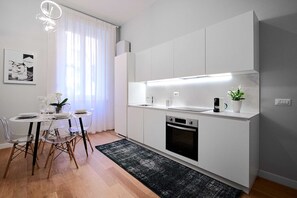 Lägenhet Basic - flera sängar | Eget kök | Kylskåp, mikrovågsugn, ugn och spishäll