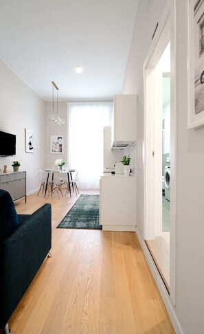 基本公寓, 多張床 | 起居區 | 電視、串流服務