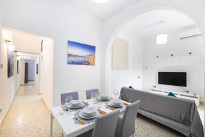 Apartamento básico, várias camas | Opções para refeição