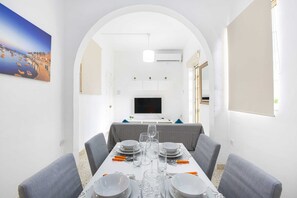 Apartamento básico, várias camas | Opções para refeição