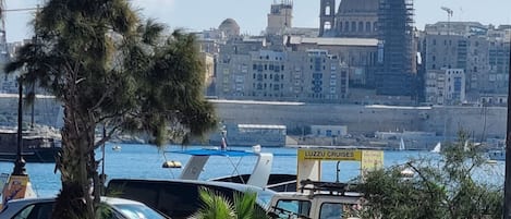 حمام سباحة