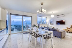 Basic Apartment, Multiple Beds, Sea View | Private kitchen | Fridge, microwave, oven, stovetop