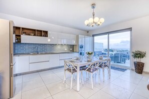 Basic Apartment, Multiple Beds, Sea View | Dining - Pool Penthouse (Swieqi)
