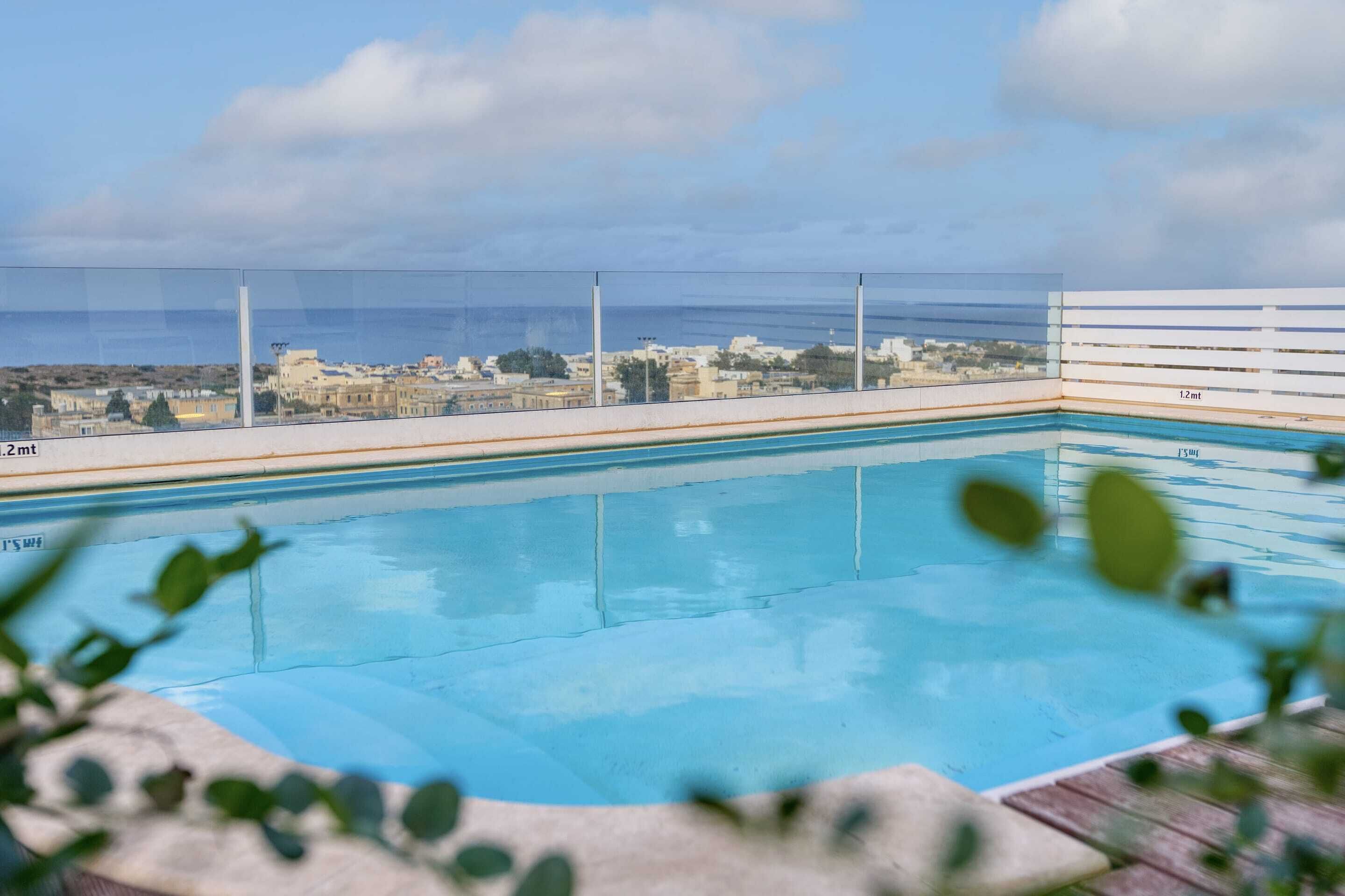 Appartement, plusieurs lits, vue mer | Piscine