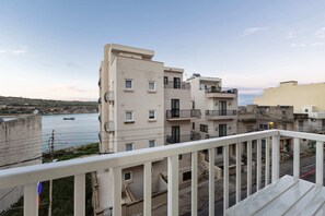 베이직 아파트, 침대(여러 개), 바다 전망 | 숙박 시설 구내