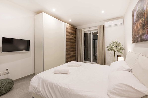 베이직 아파트, 침대(여러 개), 바다 전망 | 3 개의 침실, 책상, 노트북 작업 공간, 다리미/다리미판