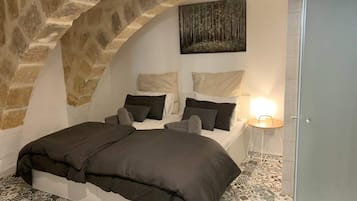 Basic Apartment, 1 Double Bed | 1 bedroom, iron/ironing board, bed sheets