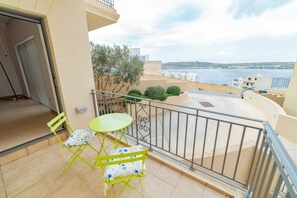 Apartamento básico, várias camas, vista para o mar | Área da propriedade