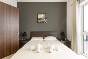 Basic-Apartment, Mehrere Betten | 2 Schlafzimmer, Bügeleisen/Bügelbrett, Bettwäsche