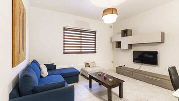 Appartamento Basic, letti multipli | Area soggiorno | TV