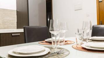 Basic-Apartment, Mehrere Betten | Speisen