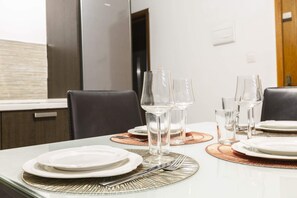 Basic-Apartment, Mehrere Betten | Speisen