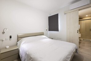 Basic Apartment, 1 Double Bed with Sofa bed - Gzira Suite 13 (Gzira)