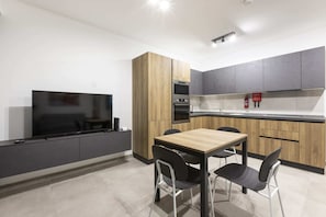 Basic Apartment, 1 Double Bed with Sofa bed | Dining - Gzira Suite 13 (Gzira)