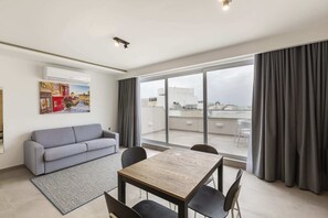 Basic Apartment, 1 Double Bed with Sofa bed | Living area - Gzira Suite 13 (Gzira)