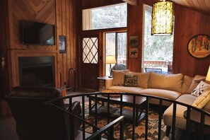 TV, fireplace