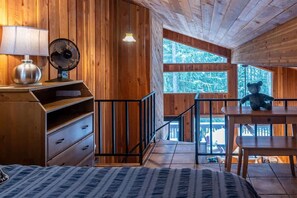3 slaapkamers, een strijkplank/strijkijzer, gratis wifi, beddengoed