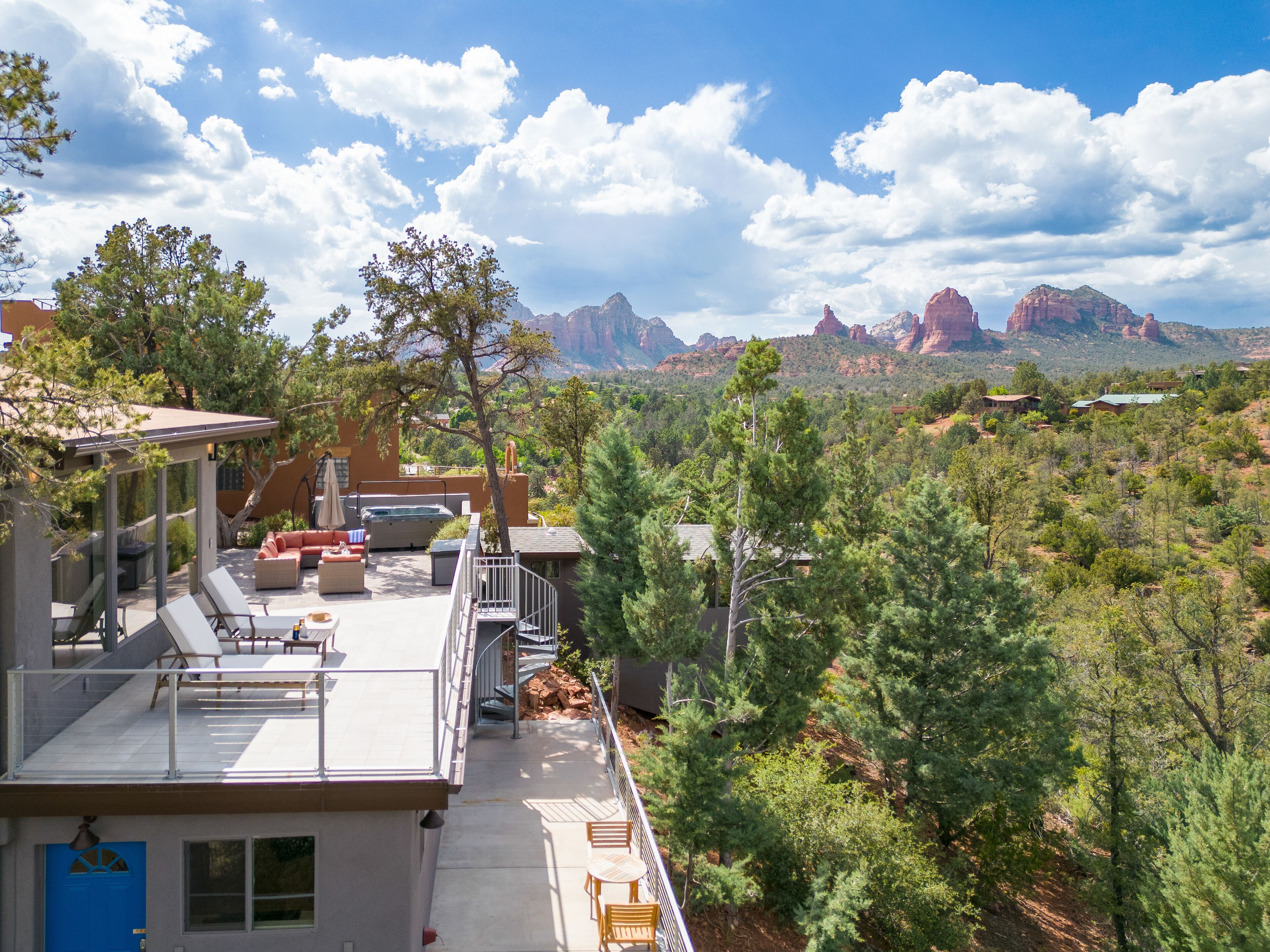 The Viewpoint by AvantStay | Luxe Home + Spa/Views