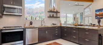 The Viewpoint by AvantStay | Luxe Home + Spa/Views